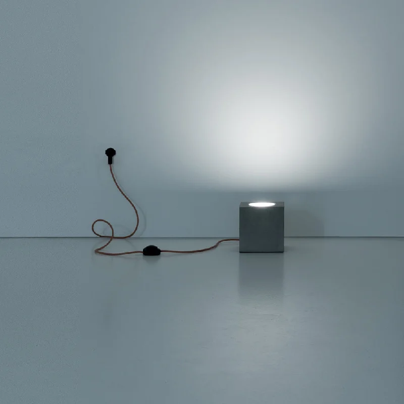 Q Floor Lamp